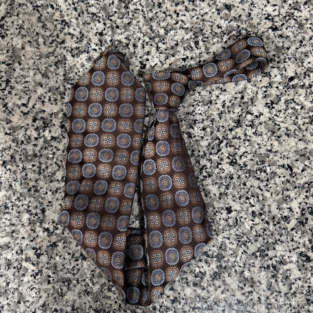 Elegant Brown Patterned Tie - image 4